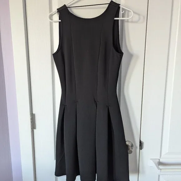 Plunging Neckline LBD, Size 38 - Picture 3 of 7